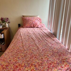 Urban Outfitters Pink and Red Floral duvet cover and pillow case!